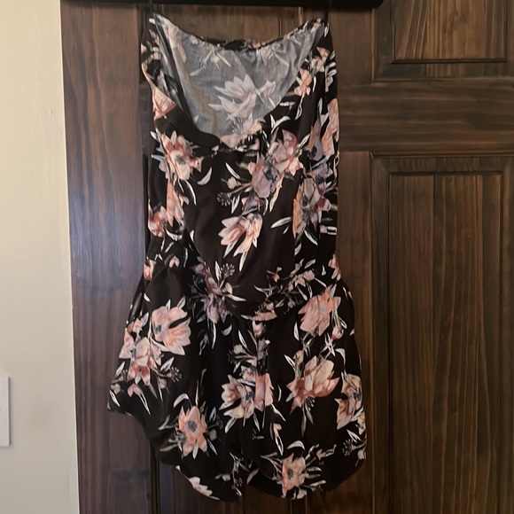 Floral black Romper - Picture 4 of 4